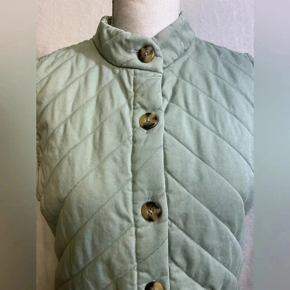 Christopher & Banks quilted button up vest women’s size S - Picture 2 of 12